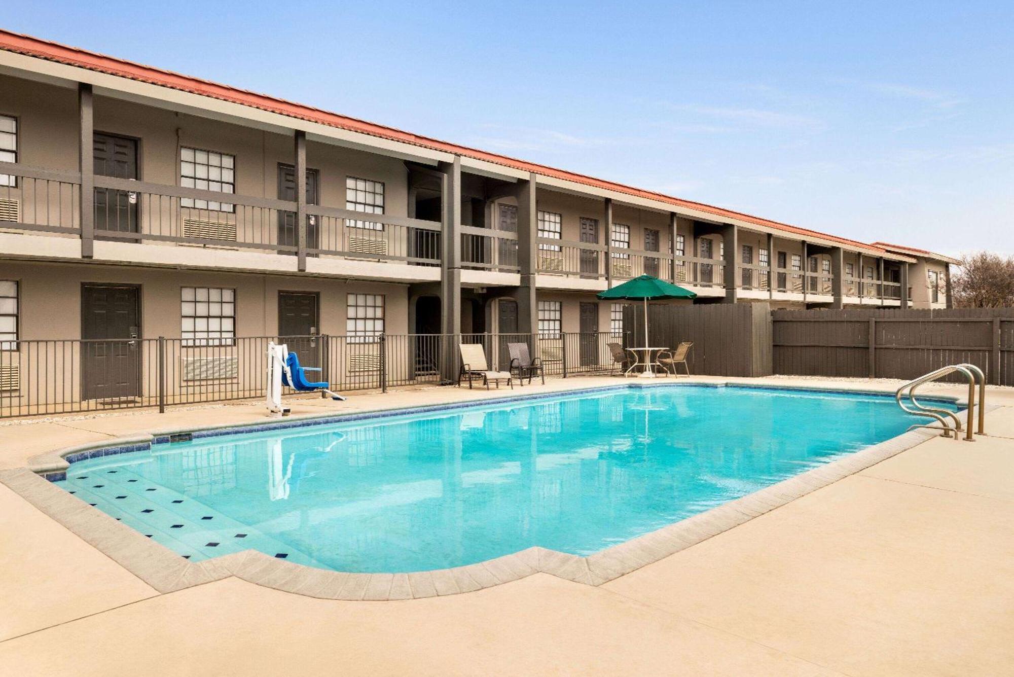 La Quinta Inn By Wyndham San Antonio Lackland Buitenkant foto